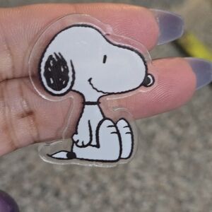 🍒🍒 Snoopy Sitting Acrylic Pin - Black and White